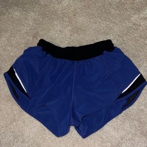Lululemon hotty hot shorts 2.5 inch